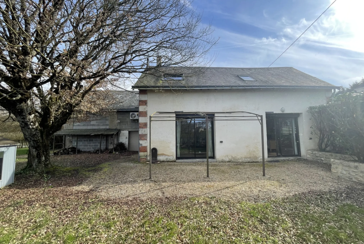 À vendre : Maison ancienne rénovée de 207 m² à Noyant 