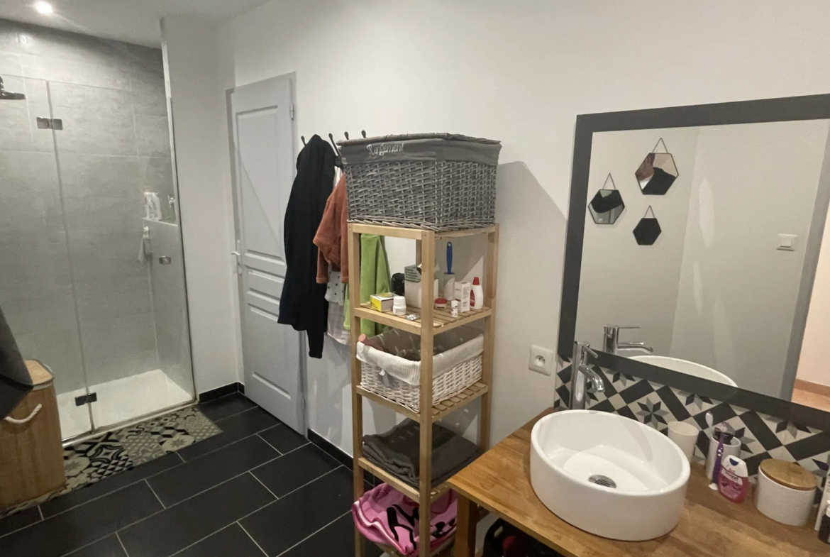 À vendre : Maison ancienne rénovée de 207 m² à Noyant 