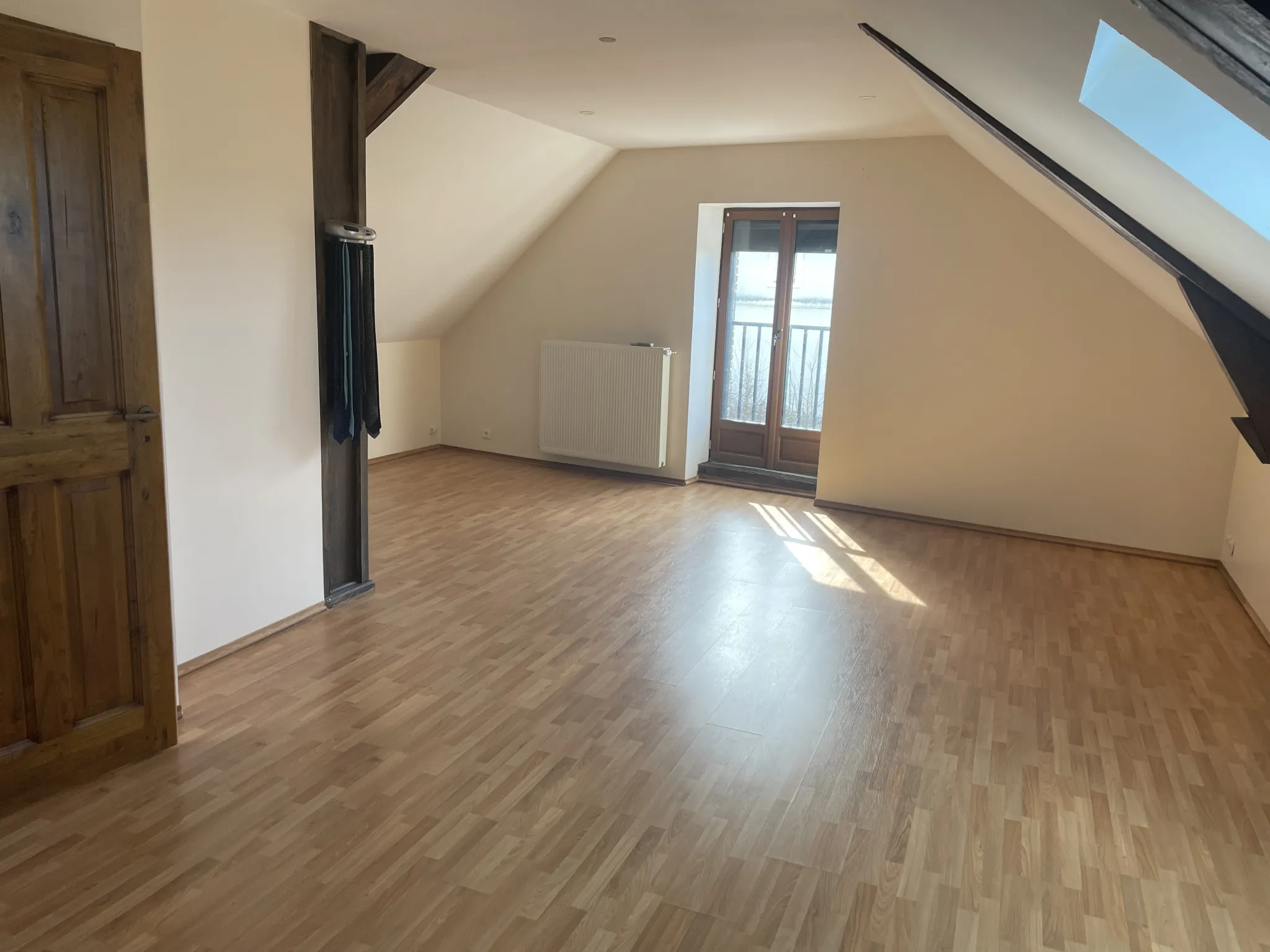 À vendre : Maison ancienne rénovée de 207 m² à Noyant 