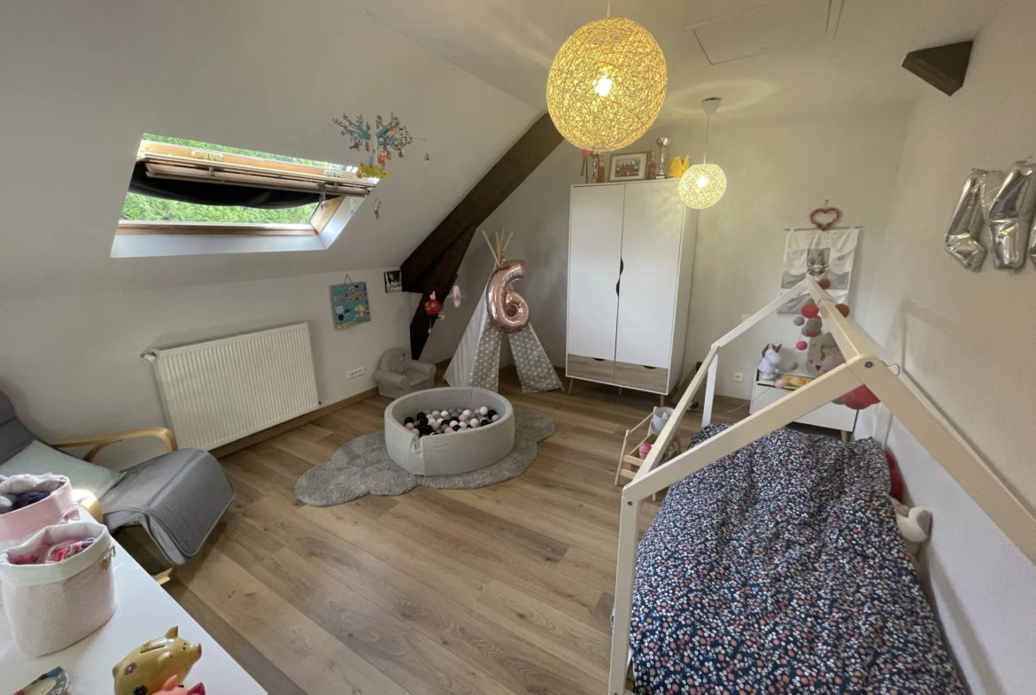 À vendre : Maison ancienne rénovée de 207 m² à Noyant 