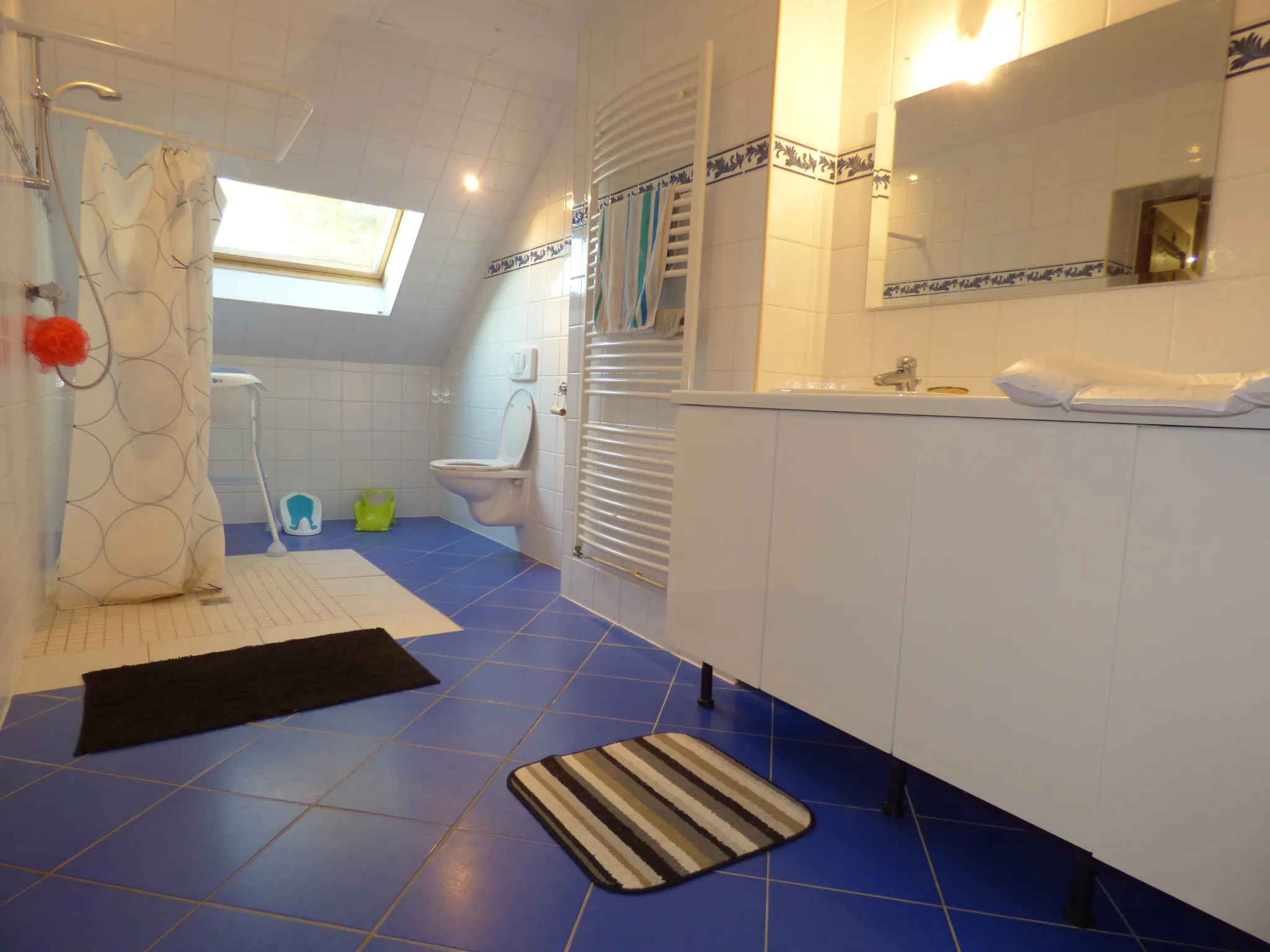 À vendre : Maison ancienne rénovée de 207 m² à Noyant 