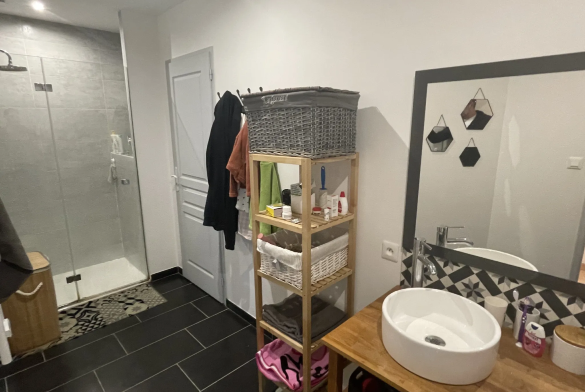 À vendre : Maison ancienne rénovée de 207 m² à Noyant 
