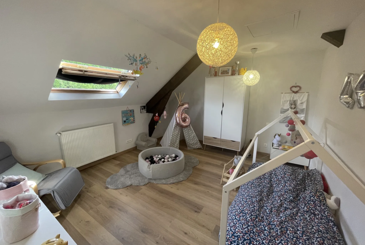 À vendre : Maison ancienne rénovée de 207 m² à Noyant 