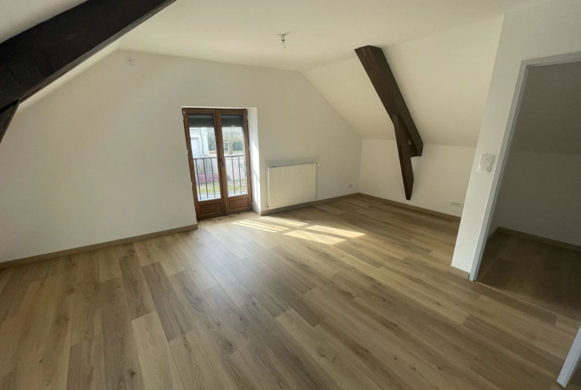 À vendre : Maison ancienne rénovée de 207 m² à Noyant 