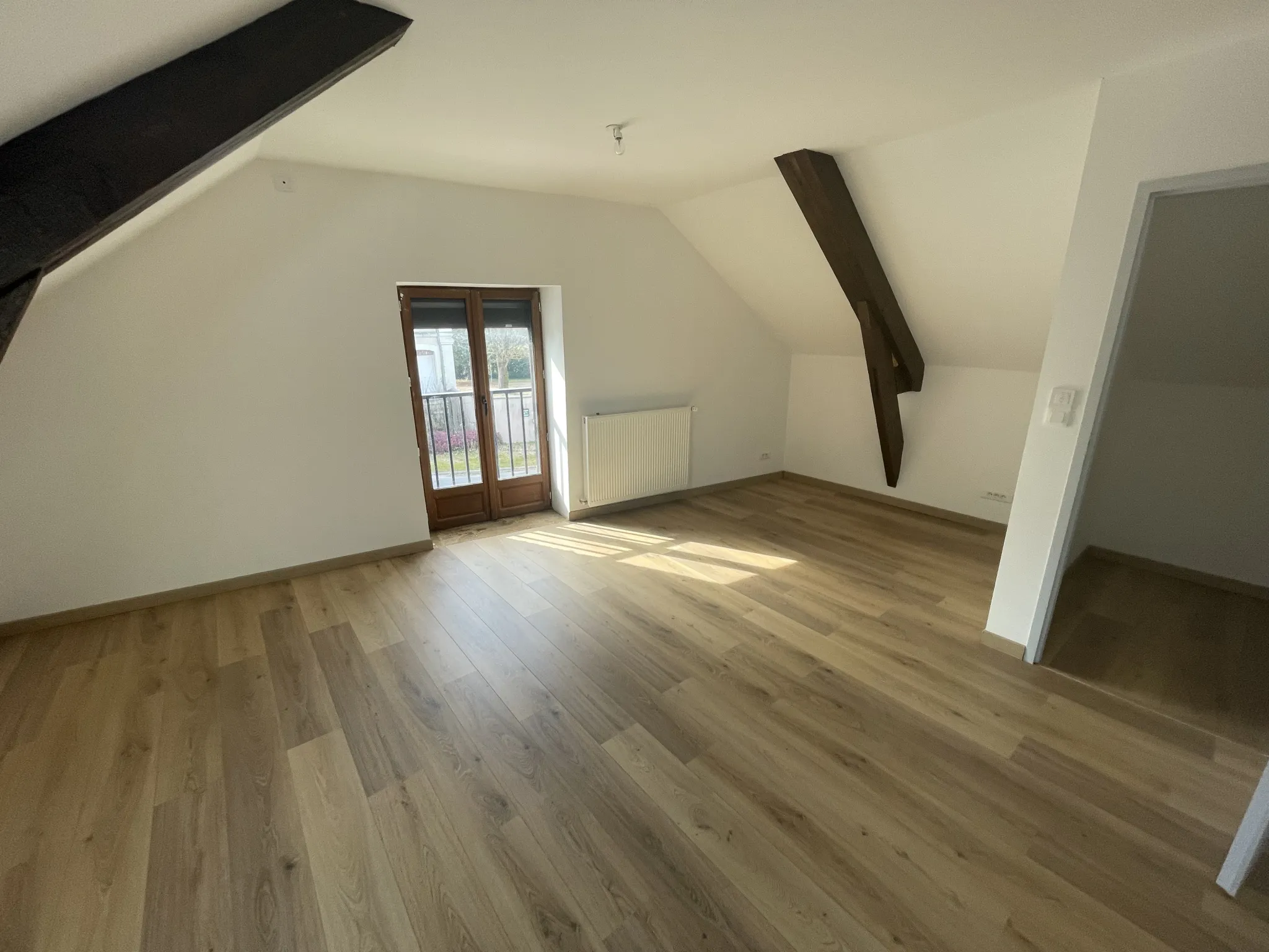 À vendre : Maison ancienne rénovée de 207 m² à Noyant 