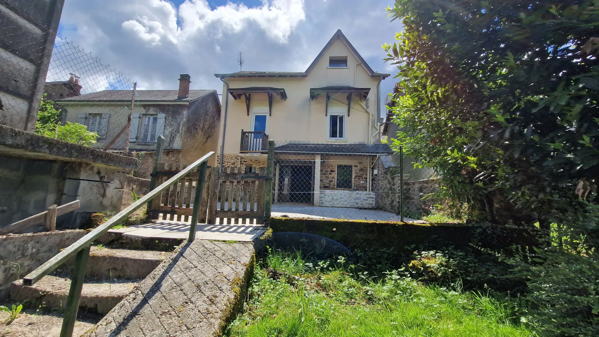 Maison individuelle à vendre à Lubersac, 88000 EUR 