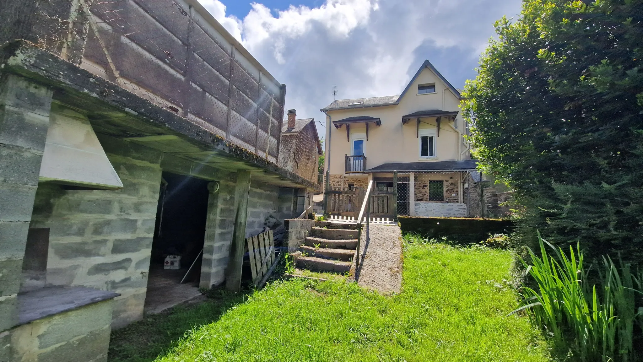 Maison individuelle à vendre à Lubersac, 88000 EUR 