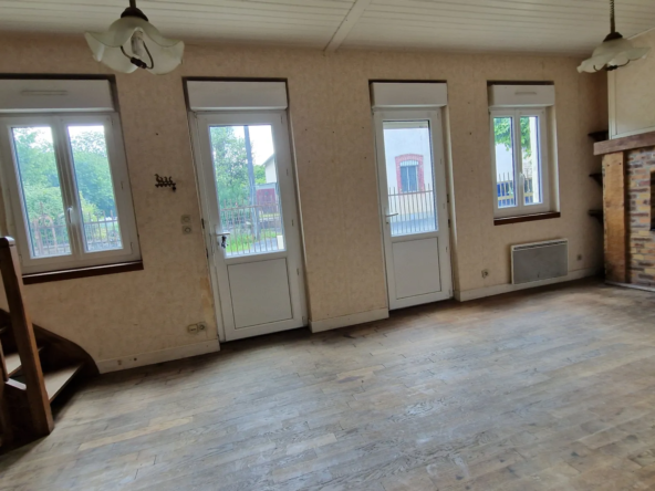 Maison individuelle à vendre à Lubersac, 88000 EUR 