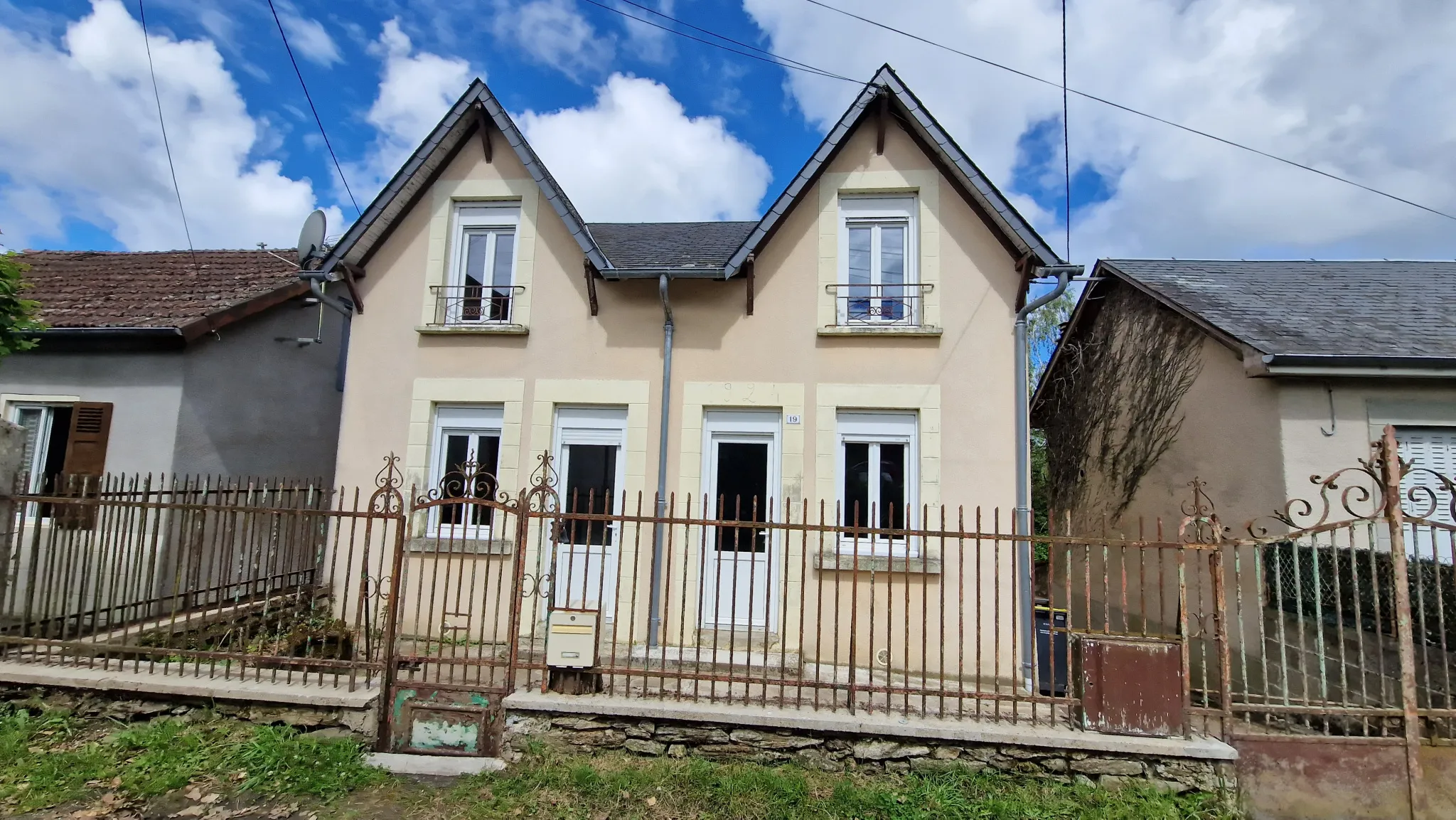Maison individuelle à vendre à Lubersac, 88000 EUR 