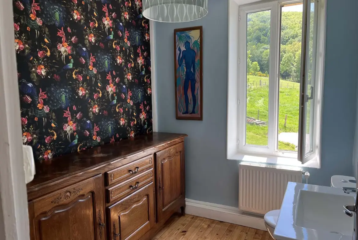 Maison rénovée à Teilhet avec vues sur la vallée - 3 chambres, 6660 m² 