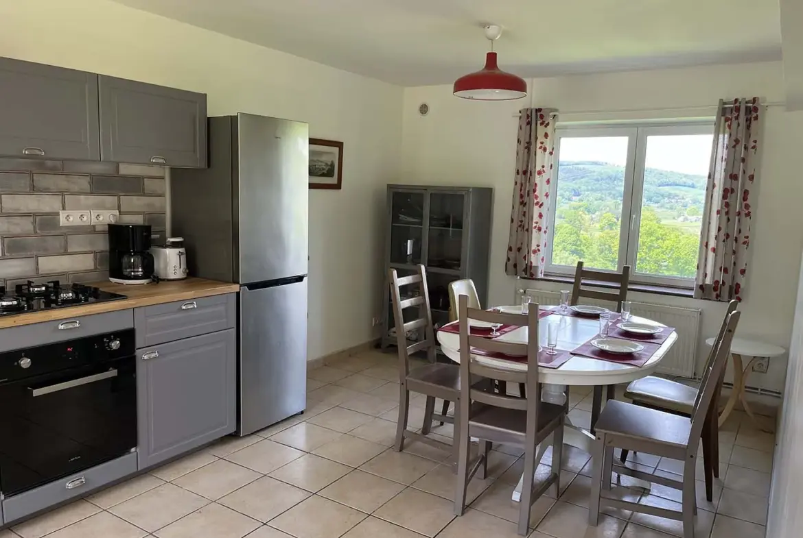 Maison rénovée à Teilhet avec vues sur la vallée - 3 chambres, 6660 m² 