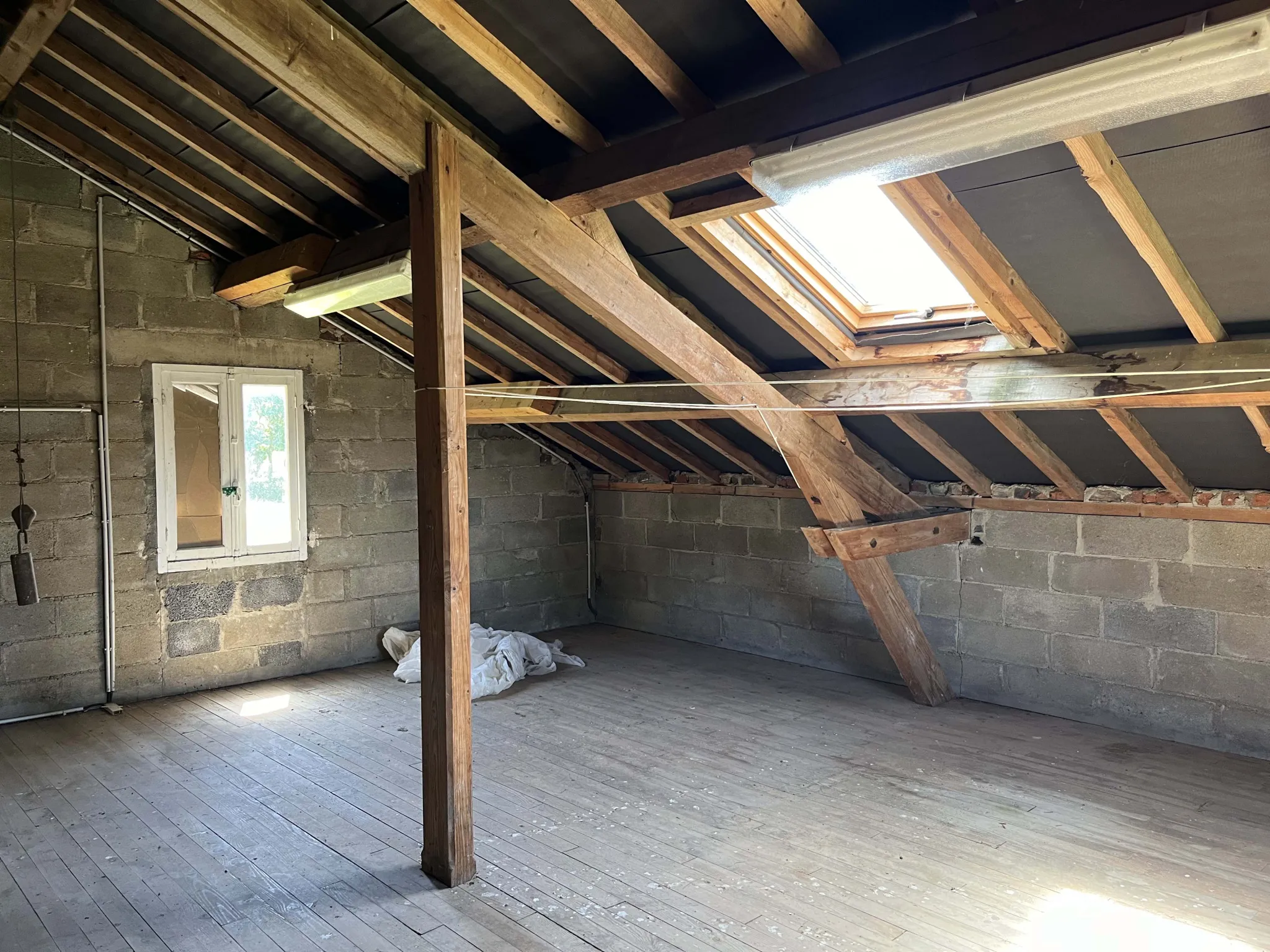 Maison rénovée à Teilhet avec vues sur la vallée - 3 chambres, 6660 m² 