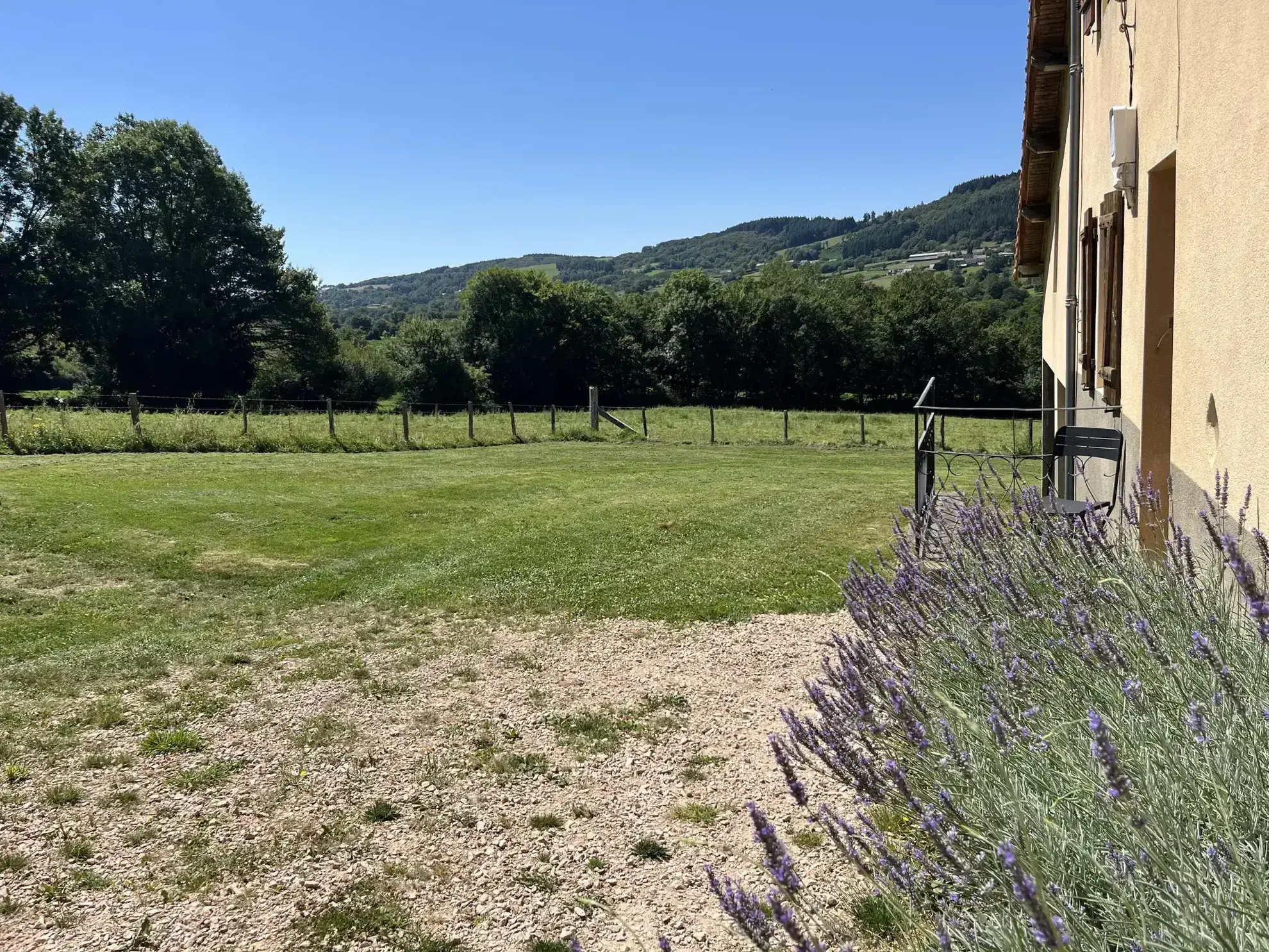 Maison rénovée à Teilhet avec vues sur la vallée - 3 chambres, 6660 m² 