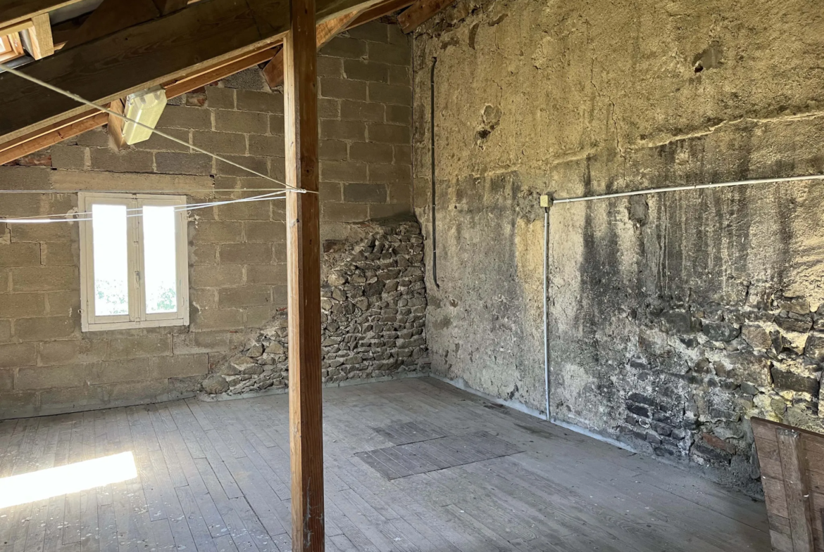 Maison rénovée à Teilhet avec vues sur la vallée - 3 chambres, 6660 m² 