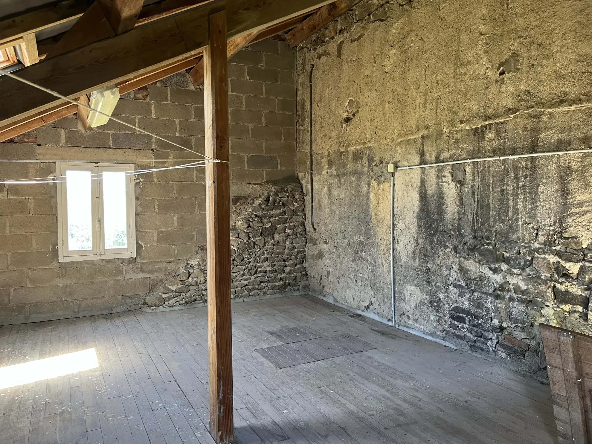 Maison rénovée à Teilhet avec vues sur la vallée - 3 chambres, 6660 m² 