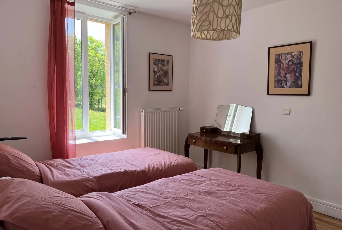 Maison rénovée à Teilhet avec vues sur la vallée - 3 chambres, 6660 m² 