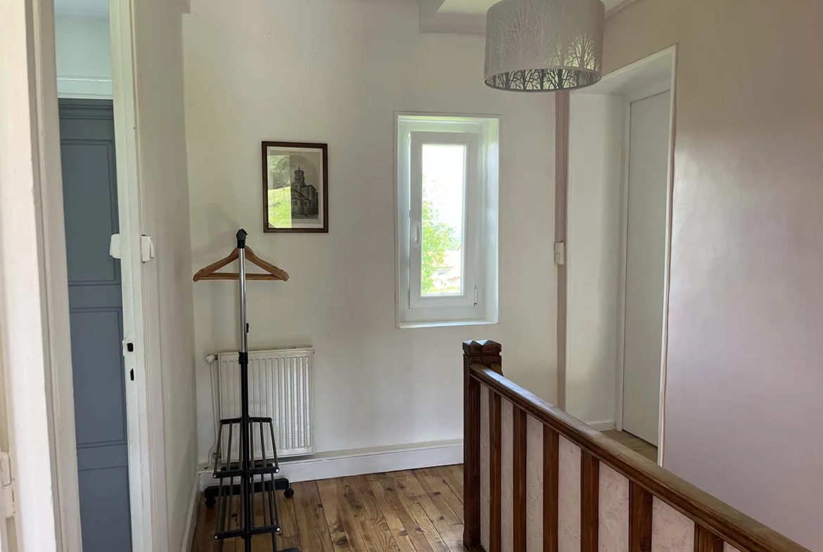 Maison rénovée à Teilhet avec vues sur la vallée - 3 chambres, 6660 m² 