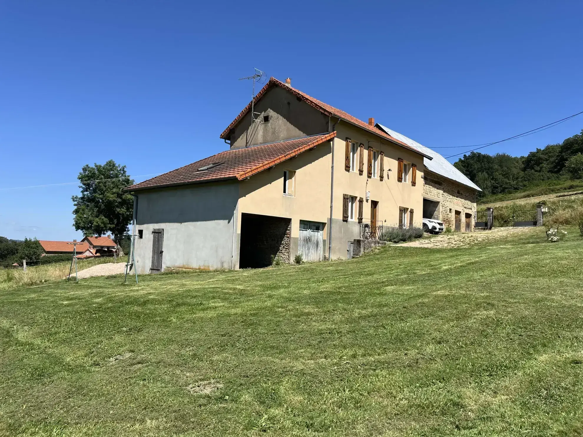 Maison rénovée à Teilhet avec vues sur la vallée - 3 chambres, 6660 m² 