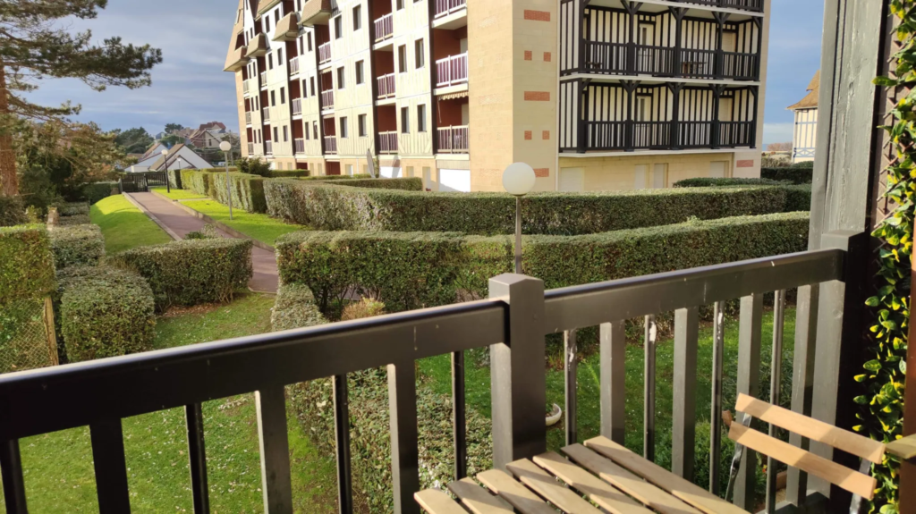 Lumineux Appartement T2 à Cabourg avec Terrasse Sud