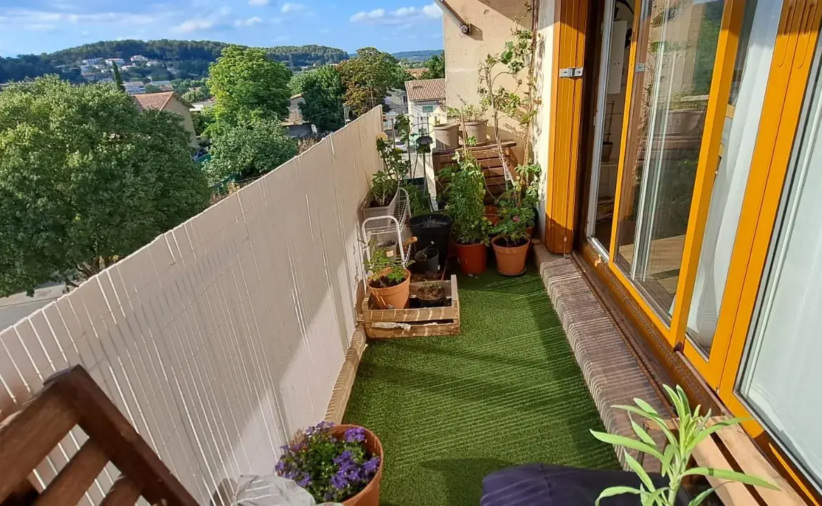 Appartement lumineux rénové à Gardanne - 75 m², 3 chambres au prix de 223 000 € 