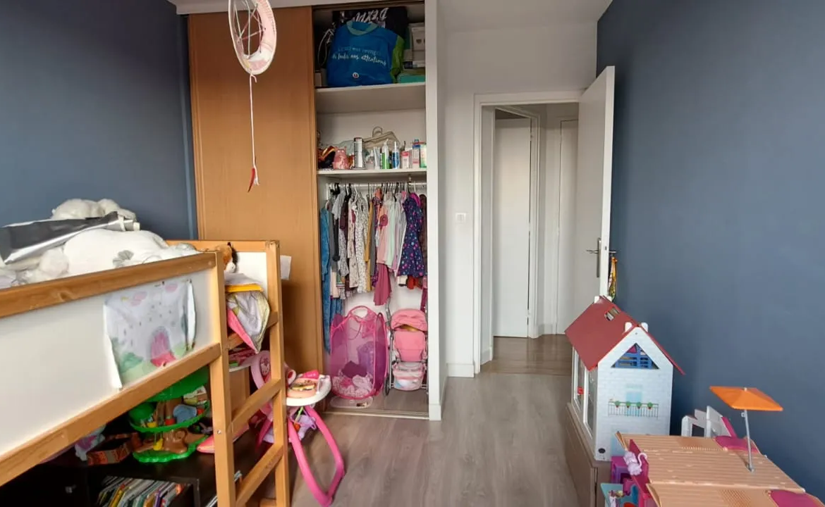 Appartement lumineux rénové à Gardanne - 75 m², 3 chambres au prix de 223 000 € 