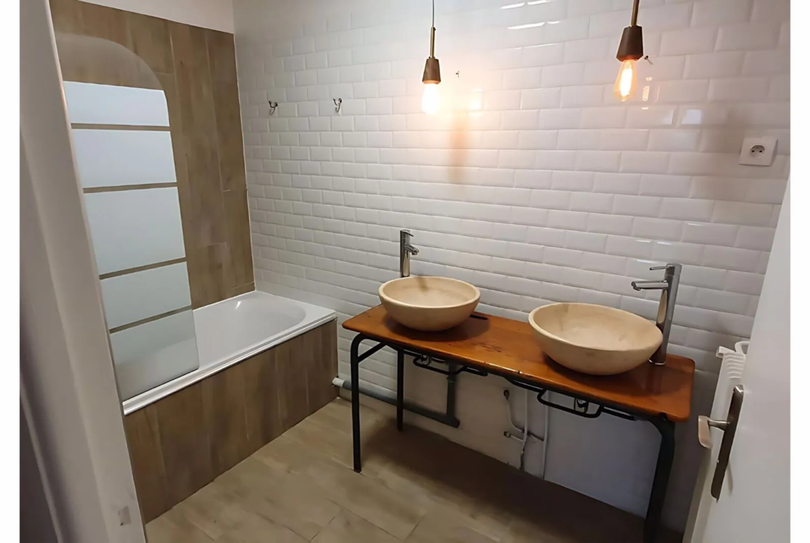 Appartement lumineux rénové à Gardanne - 75 m², 3 chambres au prix de 223 000 € 