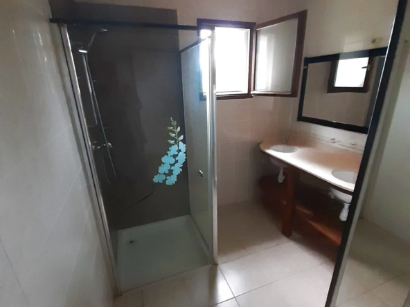 Maison de plain-pied à vendre à Marcoles, 3 chambres, sous-sol 