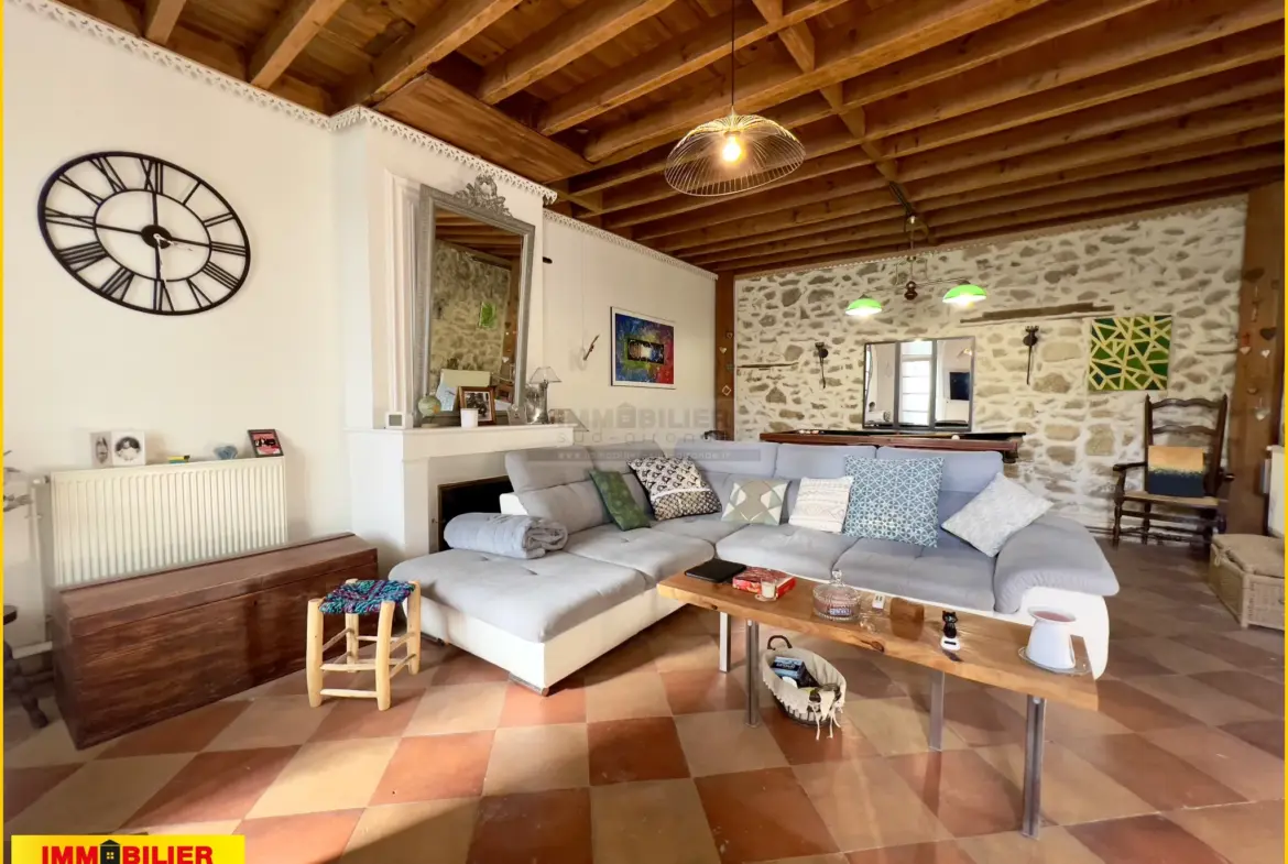 Belle Maison de Village à Illats avec Cour Sud 