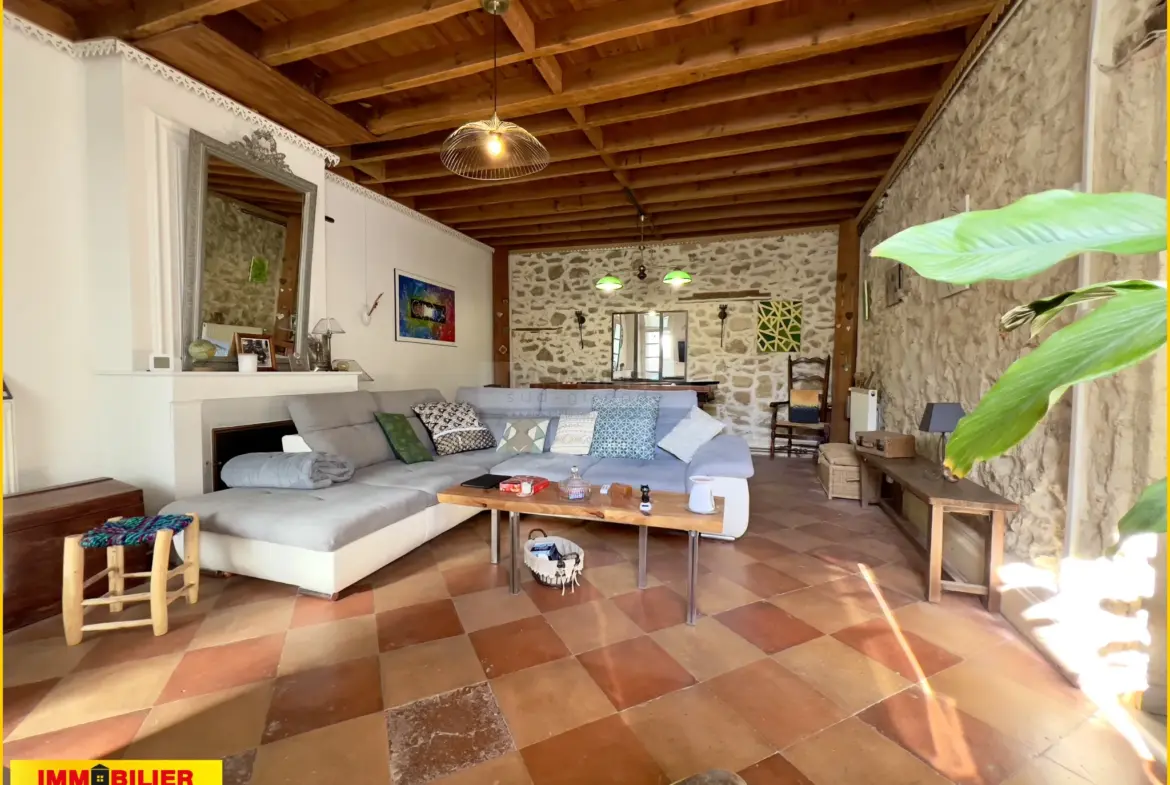 Belle Maison de Village à Illats avec Cour Sud 