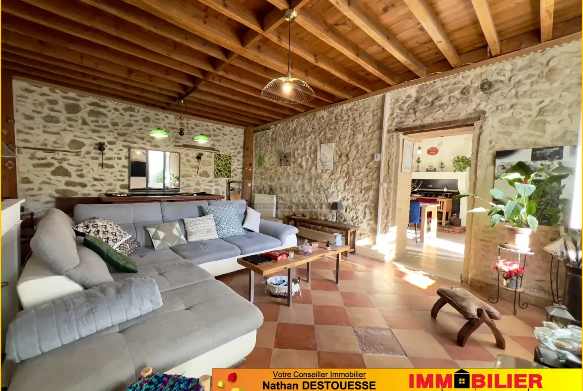 Belle Maison de Village à Illats avec Cour Sud 