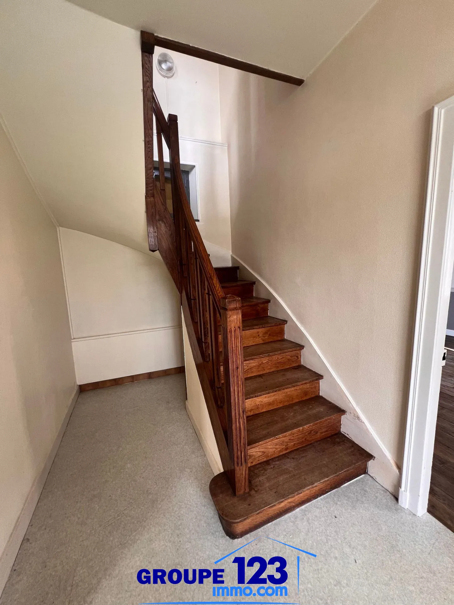 Jolie Maison Familiale de 3 Chambres à Laduz 