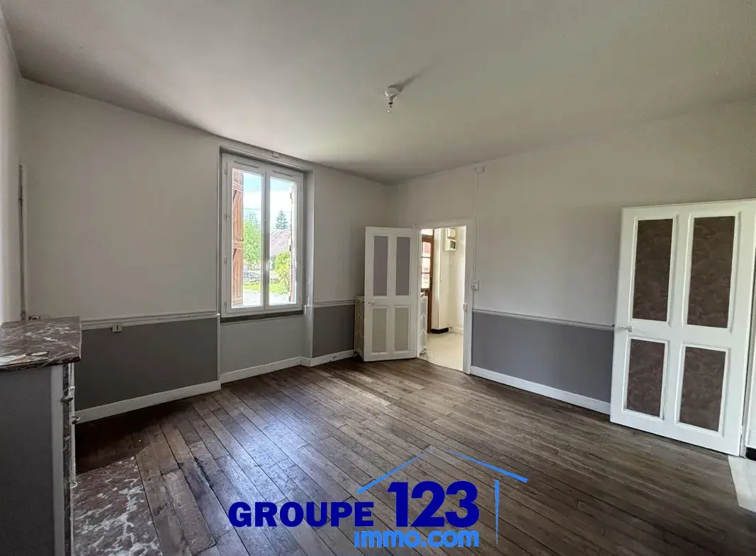 Jolie Maison Familiale de 3 Chambres à Laduz 