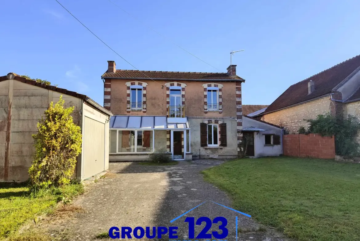 Jolie Maison Familiale de 3 Chambres à Laduz 