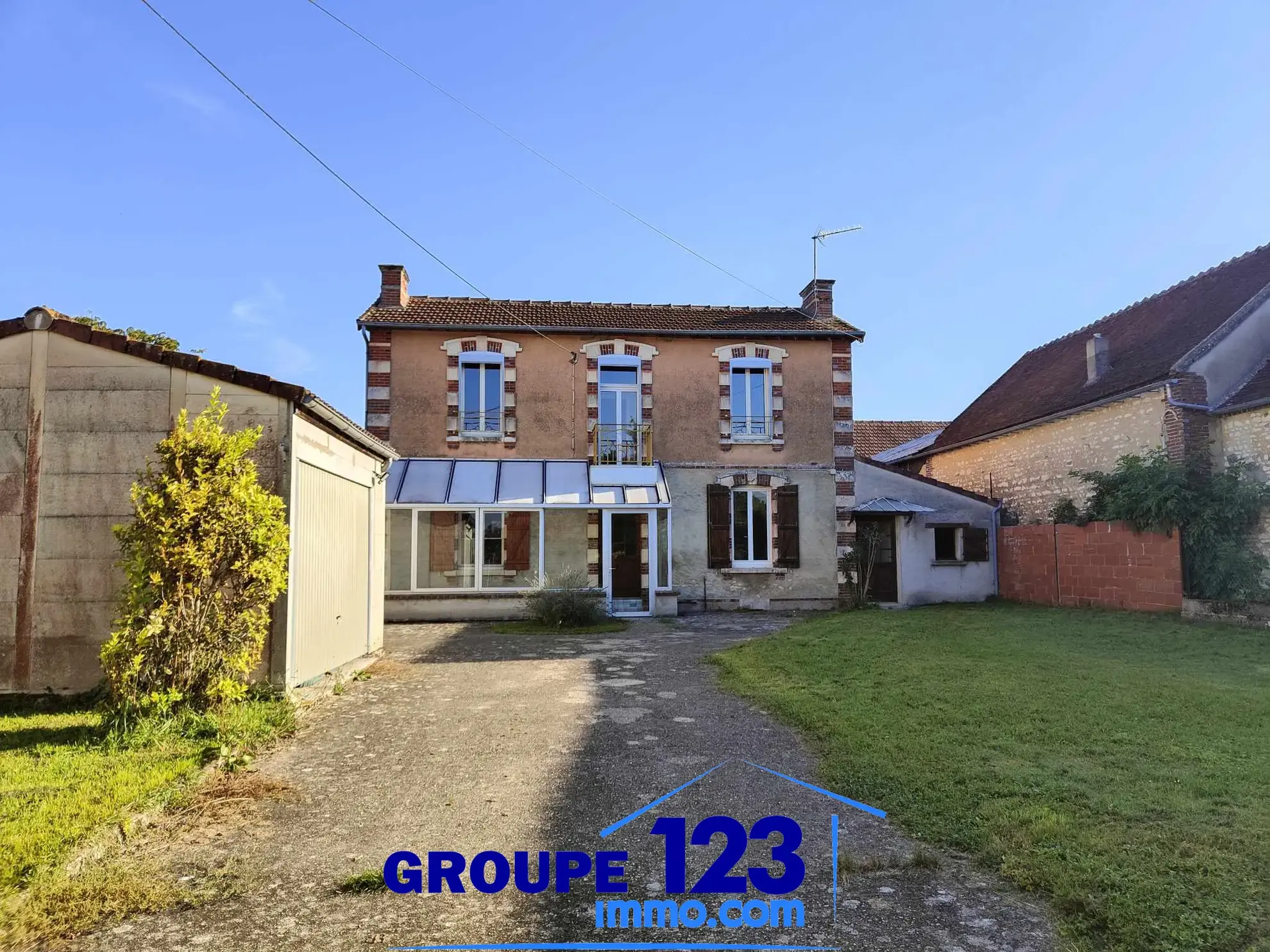 Jolie Maison Familiale de 3 Chambres à Laduz 