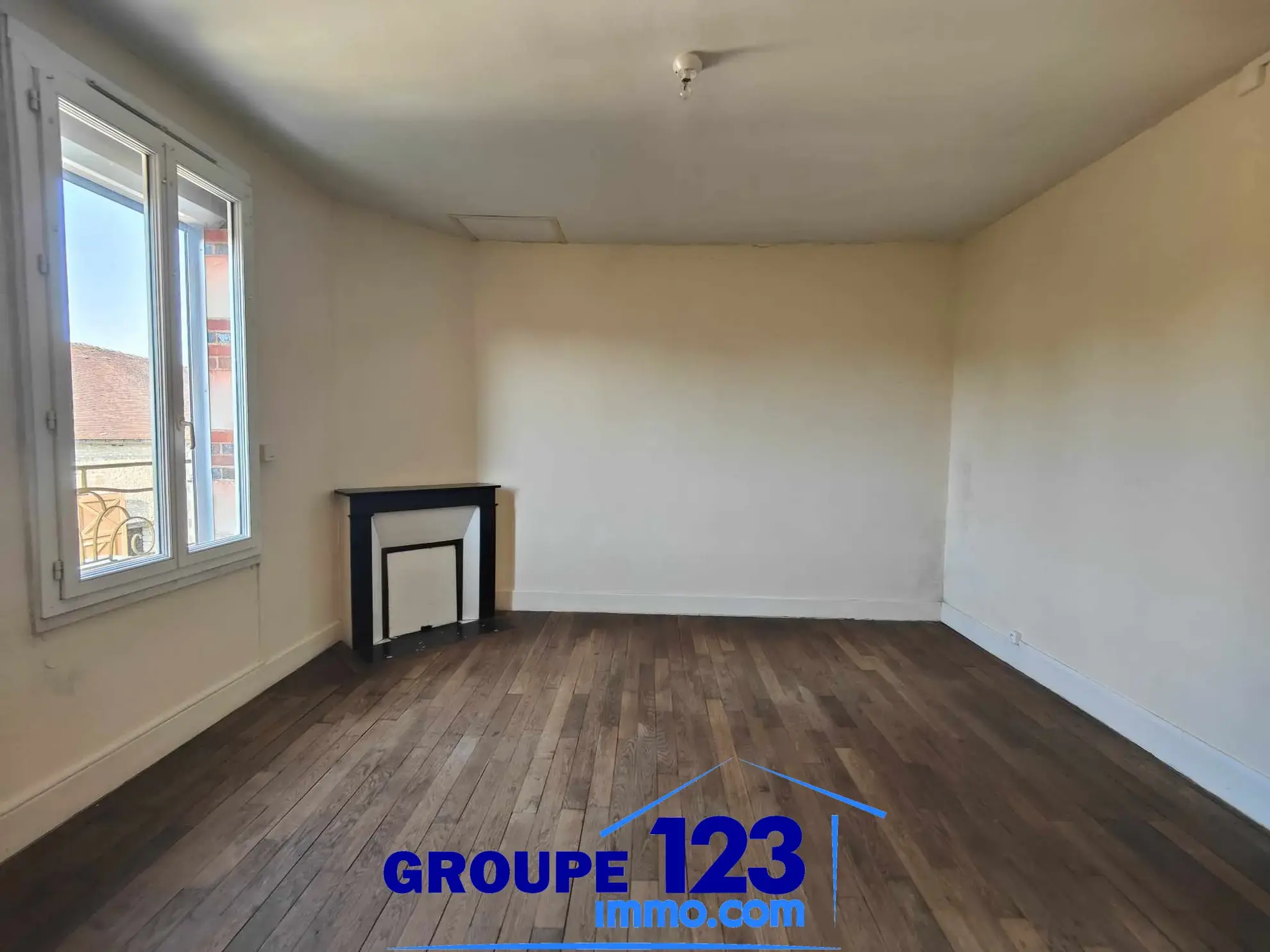 Jolie Maison Familiale de 3 Chambres à Laduz 