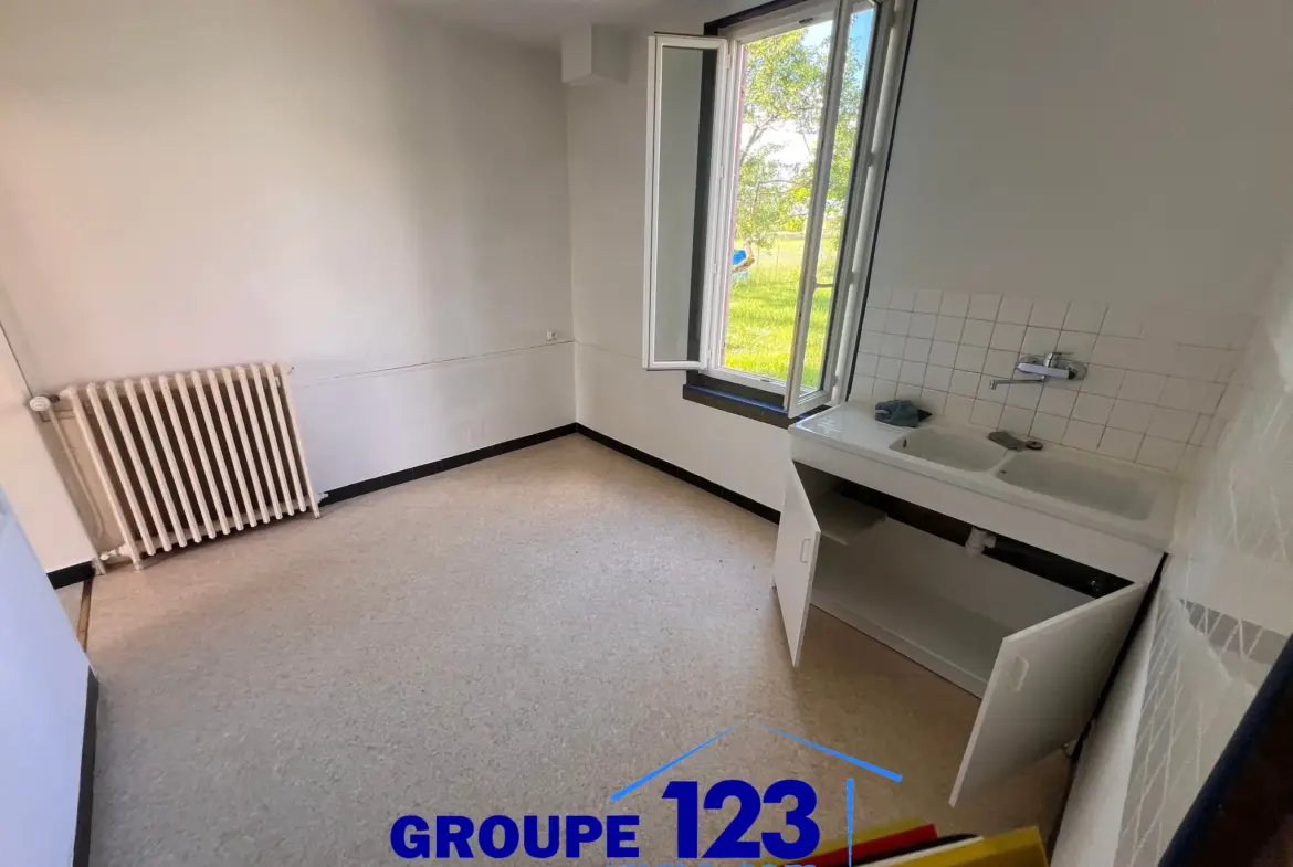 Jolie Maison Familiale de 3 Chambres à Laduz 