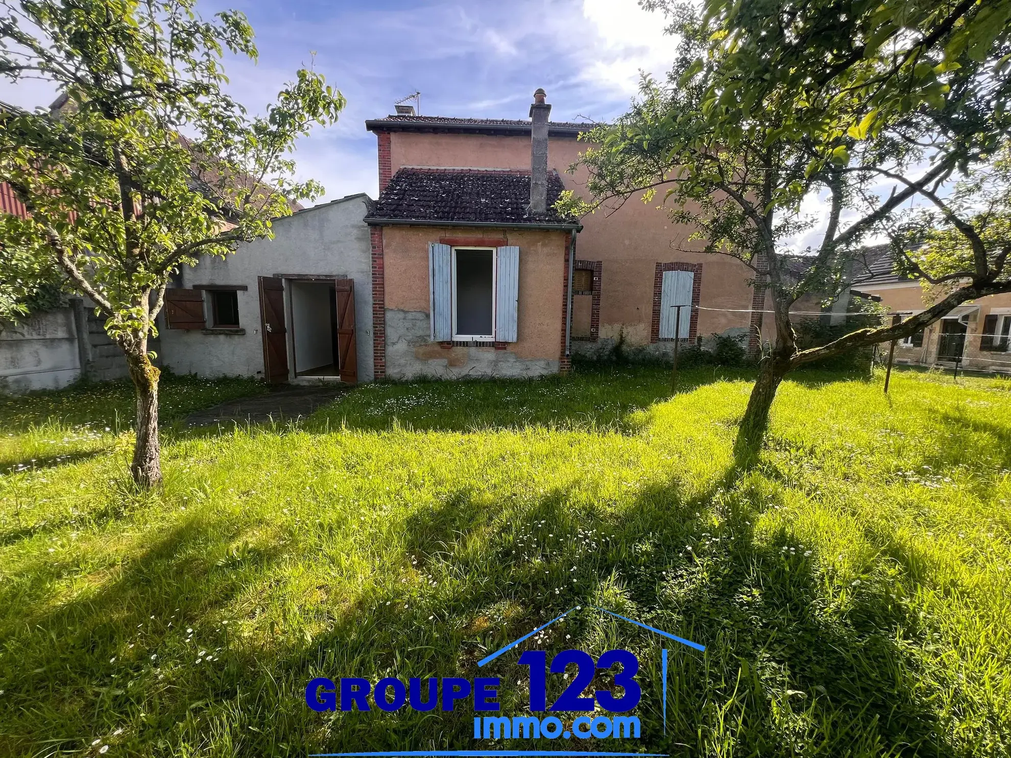 Jolie Maison Familiale de 3 Chambres à Laduz 
