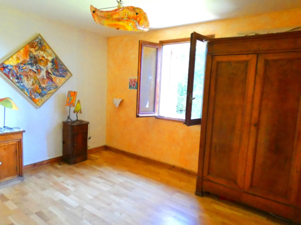 Belle maison auvergnate en pierre à St Santin Cantales 
