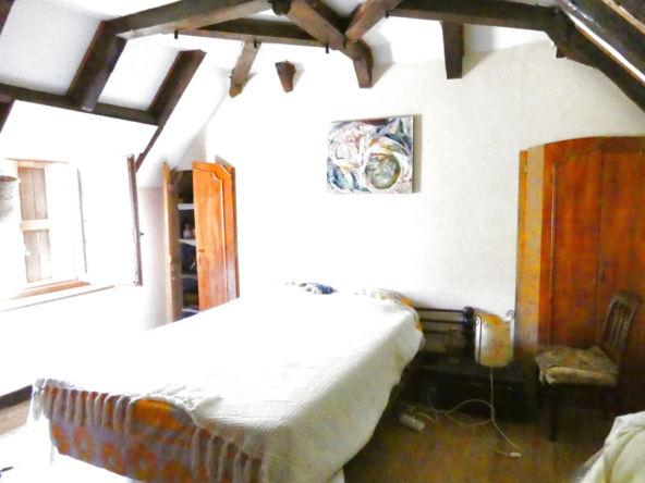 Belle maison auvergnate en pierre à St Santin Cantales 