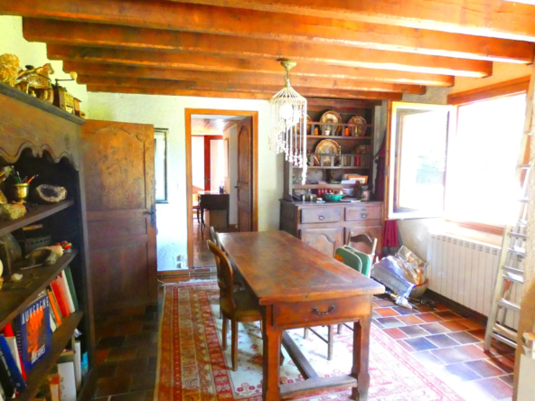 Belle maison auvergnate en pierre à St Santin Cantales 
