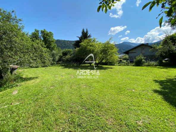 Terrain Constructible de 600 m² à St Alban des Hurtieres