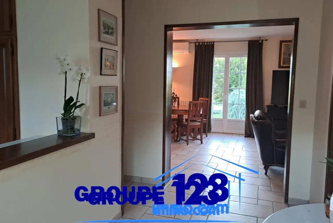 Charmante maison familiale avec piscine à Champvallon, 5 mn de Joigny 