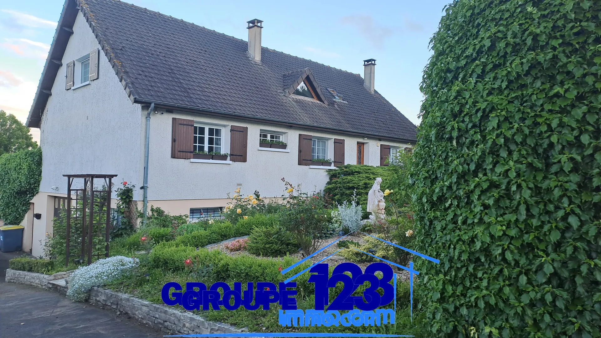 Charmante maison familiale avec piscine à Champvallon, 5 mn de Joigny 