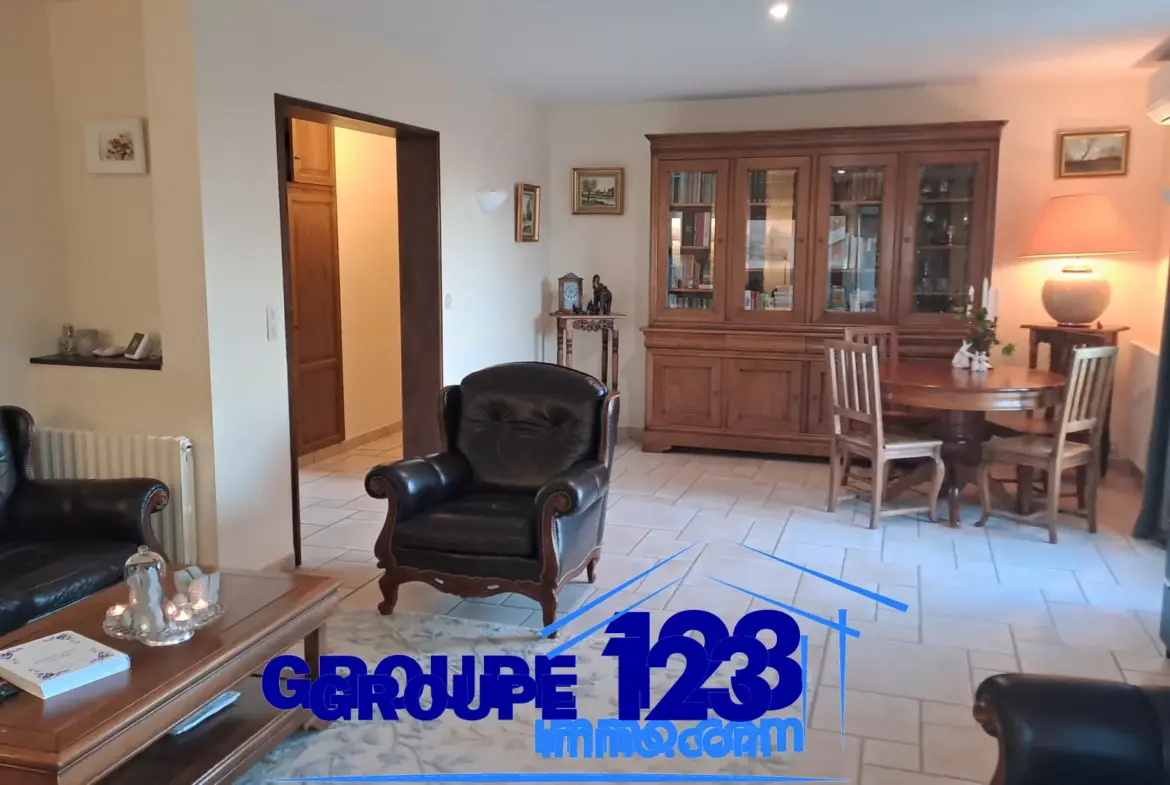 Charmante maison familiale avec piscine à Champvallon, 5 mn de Joigny 