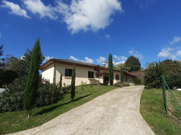 Maison de 3 chambres à Savignac avec jardin et garage