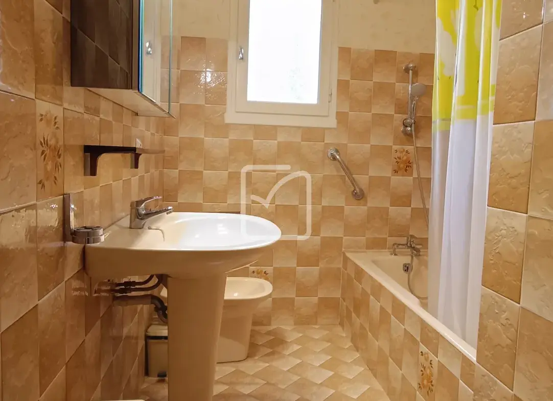 Maison à vendre dans un quartier résidentiel calme à Sarliac sur l'Isle 