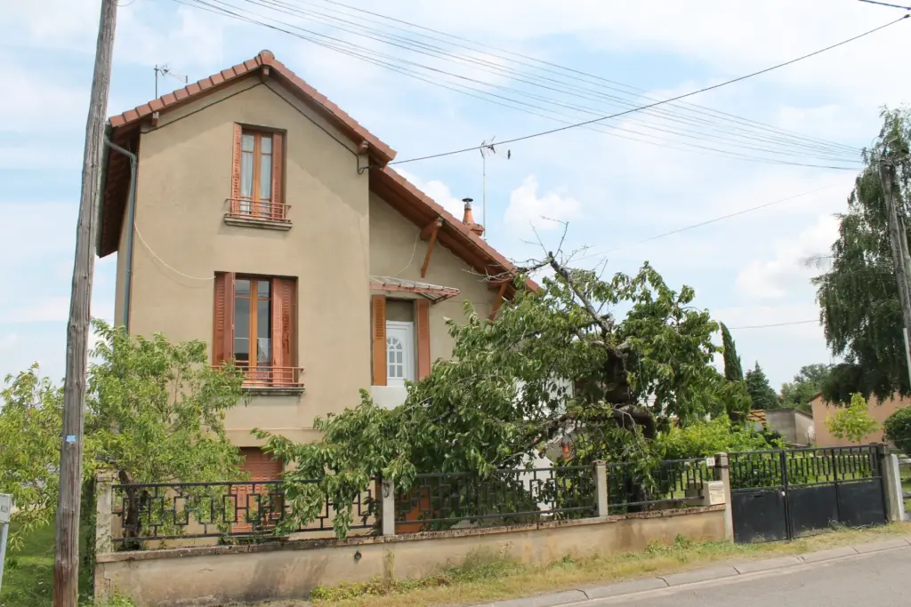 À vendre : Maison familiale à Cosne d'Allier avec jardin de 1165 m²