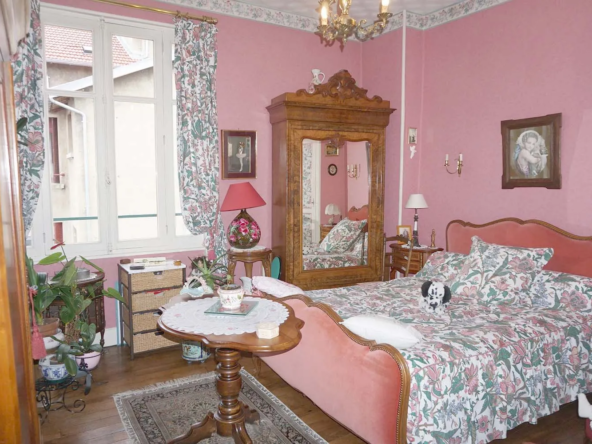 Appartement de type F3 à Vichy avec garage et cour 