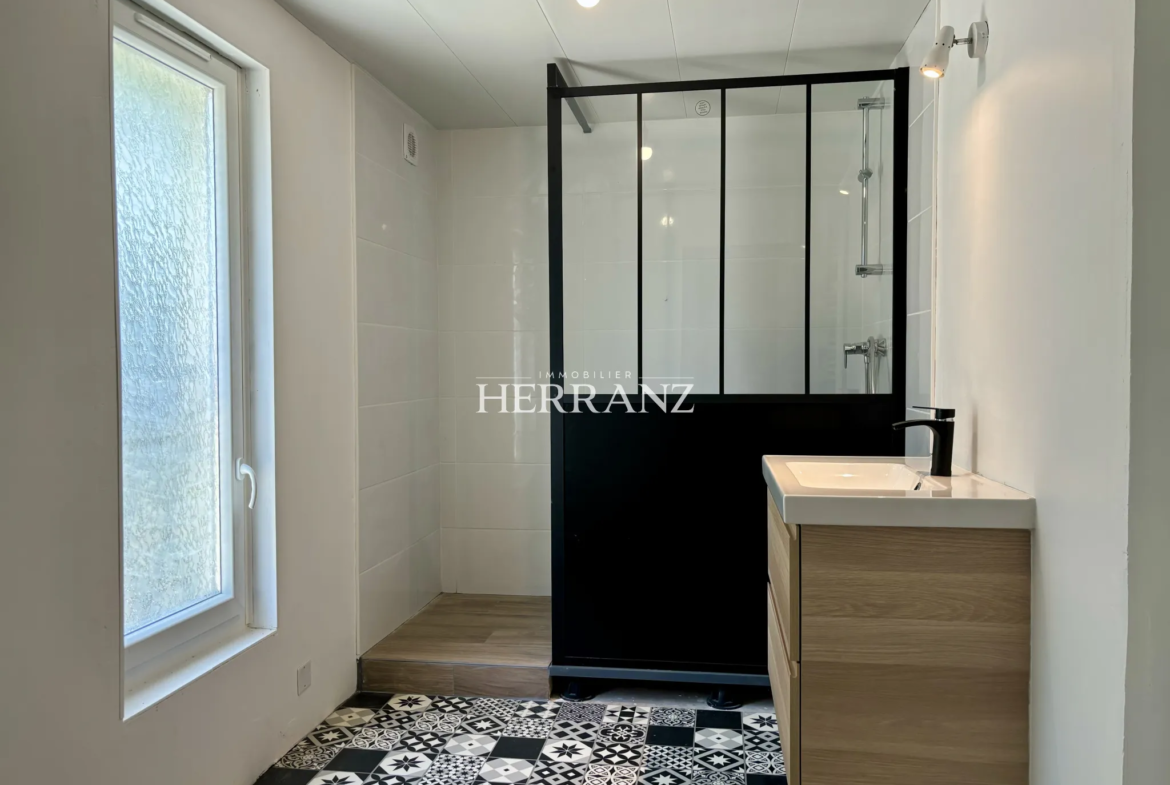 Maison en pierre de 160 m² avec 3 chambres à Saint-Germain du Puch 