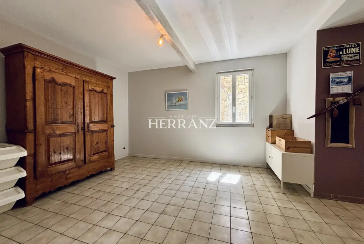 Maison en pierre de 160 m² avec 3 chambres à Saint-Germain du Puch 